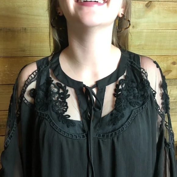 Hayden, Lace accented top,NWT - Picture 9 of 11